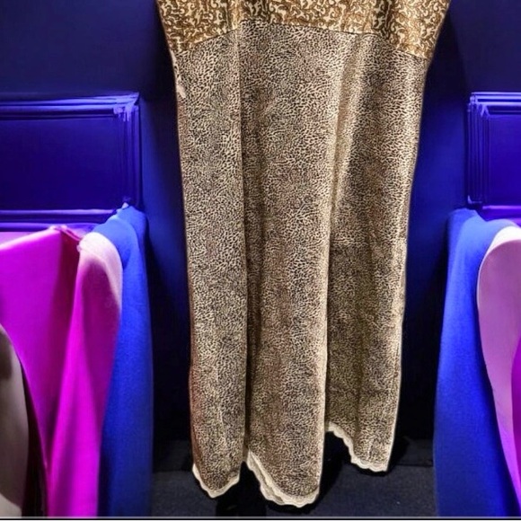 Elegant Lace Trimmed Nightgown medium / LARGE 16in pit to pit - Picture 6 of 6